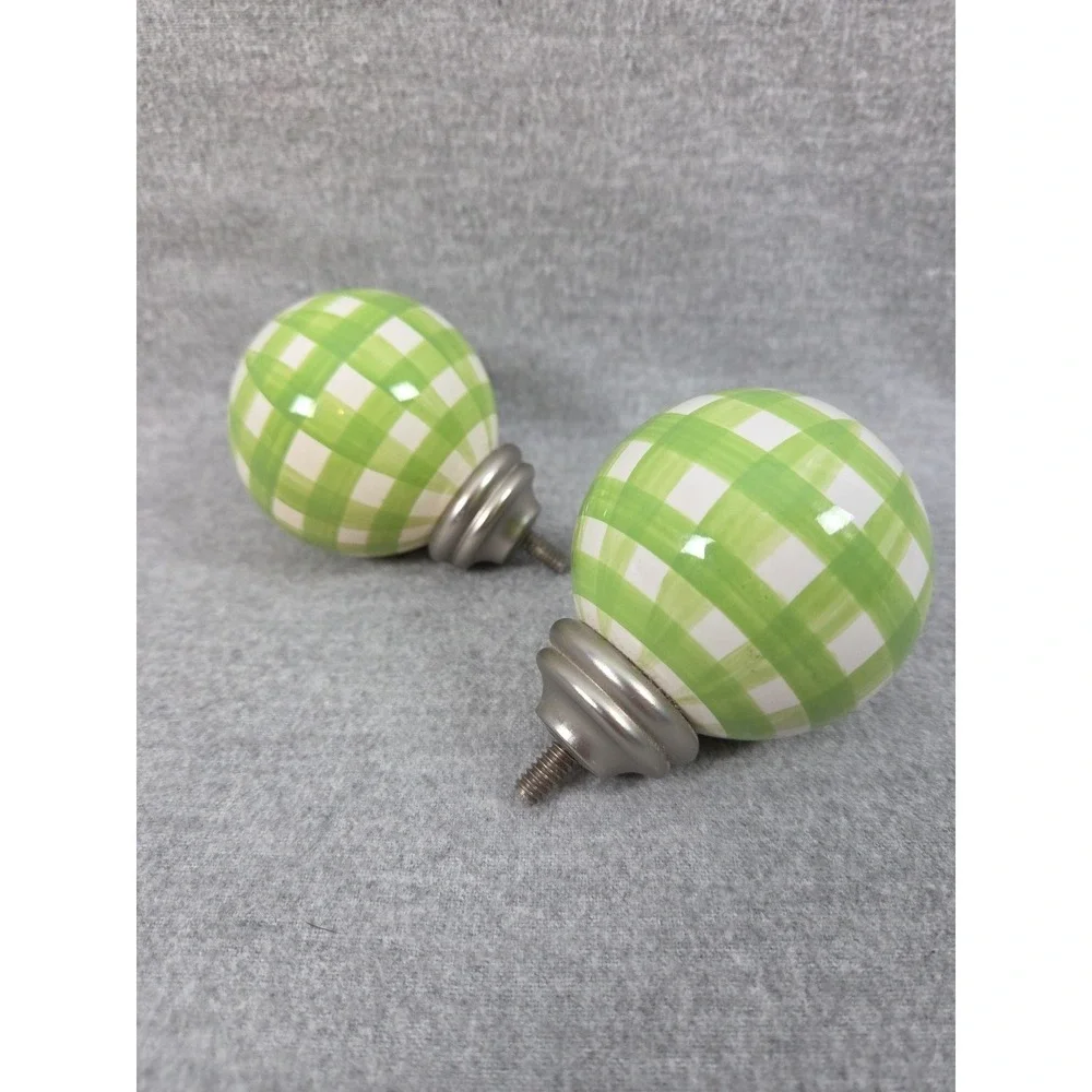 Pottery Barn Kids Green & White Gingham Resin Curtain Rod Finials Set of‎ 2